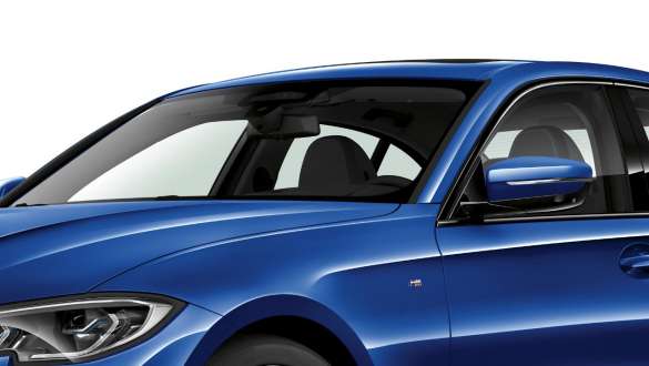 BMW Série 3 Berline, vitrage acoustique BMW. Vue latérale de trois quarts de la BMW Série 3 Berline avec mise en évidence de la lunette avant du côté du conducteur avec vitrage acoustique.