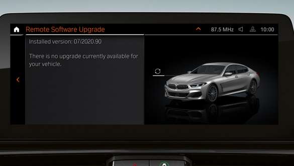 Remote Software Upgrade de la nouvelle BMW Série 8 Gran Coupé G16 LCI restylage de l'habitacle, vue en gros plan du Control Display
