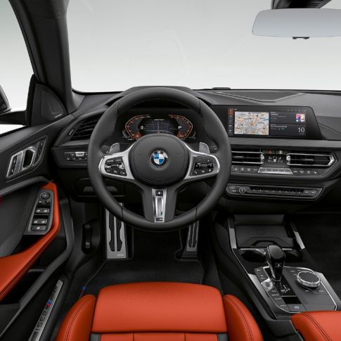 Poste de conduite, BMW M235i xDrive Gran Coupé Poste de conduite orienté vers le conducteur, BMW M235i xDrive Gran Coupé 2020 F44, intérieur