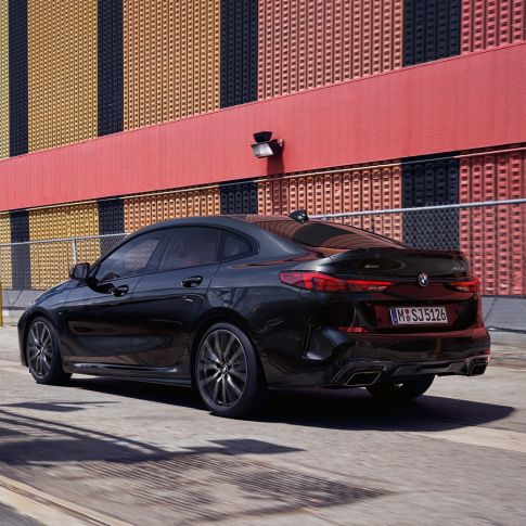 Ligne de coupé, BMW M235i xDrive Gran Coupé Ligne de coupé BMW M235i xDrive Gran Coupé 2020 Black Sapphire metallic F44, vue latérale de trois quarts