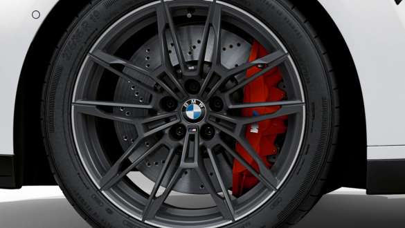 Freins composites M, Rot hochglänzend BMW M3 Competition Berline G80 2020 Freins composites M BMW M3 Competition Berline G80 2020, Rot hochglänzend, vue en gros plan de la jatne