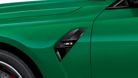 Ouïes M de la BMW M3 Berline G80 2020 BMW M3 Berline G80 2020 Isle of Man Grün, ouïes M en gros plan