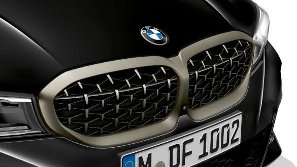 Kit M aérodynamique de la BMW M340i xDrive Berline G20 2020 Vue en gros plan de la BMW M340i xDrive Berline G20 2020 Saphirschwarz metallic avec kit M aérodynamique