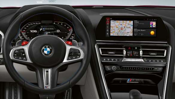 Combiné des instruments M spécifique de la BMW M8 Competition Gran Coupé Combiné des instruments M spécifique du poste de conduite de la BMW M8 Competition Gran Coupé F93 2020