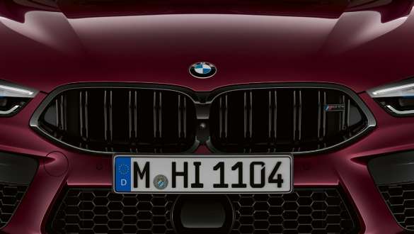 Calandre spécifique M de la BWM M8 Competition Gran Coupé Vue frontale de la calandre spécifique M de la BWM M8 Competition Gran Coupé F93 2020 en BMW Individual Ametrin metallic