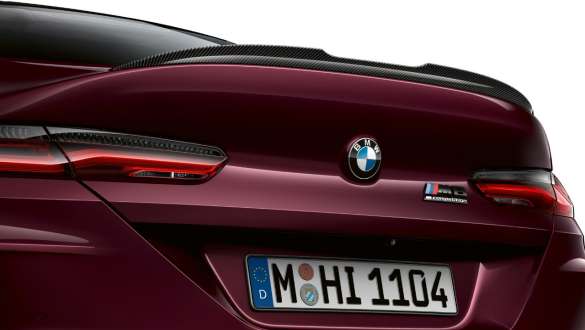 Becquet arrière M, BMW M8 Competition Gran Coupé Vue rapprochée arrière du becquet en carbone de la BMW M8 Competition Gran Coupé F93 2020 en BMW Individual Ametrin metallic
