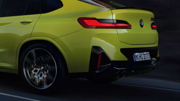 M xDrive BMW X4 M Competition F98 LCI restylage 2021 BMW X4 M Competition F98 LCI Facelift 2021 M xDrive vue de trois quarts arrière