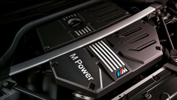 Moteur essence 6 cylindres en ligne BMW M TwinPower Turbo de la BMW X4 M Competition F98 LCI 2021 Vue en gros plan de la BMW X4 M Competition F98 LCI restylage 2021 avec moteur essence 6 cylindres en ligne BMW M TwinPower Turbo