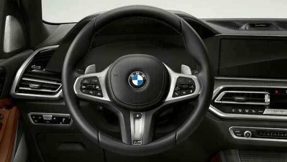 Volant M en cuir des BMW X5 M50i et M50d Volant M en cuir, poste de conduite des BMW X5 M50i et M50d G05