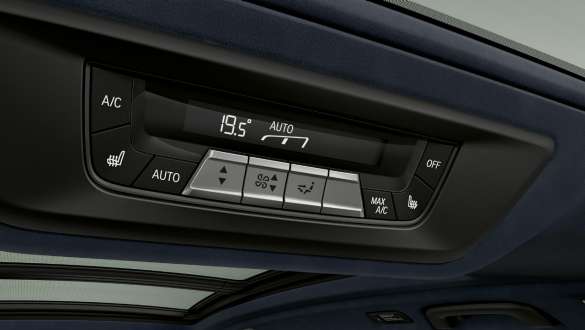La climatisation automatique à 5 zones de régulationde la BMW X7 M BMW X7 M, habitacle, gros plan de la climatisation automatique à 5 zones de régulation, G07