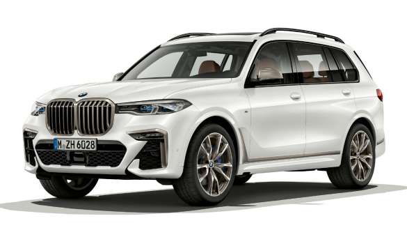 BMW X7 M avec kit M aérodynamique BMW X7 M avec kit M aérodynamique, G07, vue de trois-quarts profil, côté droit
