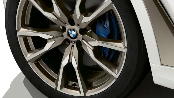 BMW X7 M avec freins M sport BMW X7 M avec freins M sport, G07, gros plan sur une jante en alliage léger