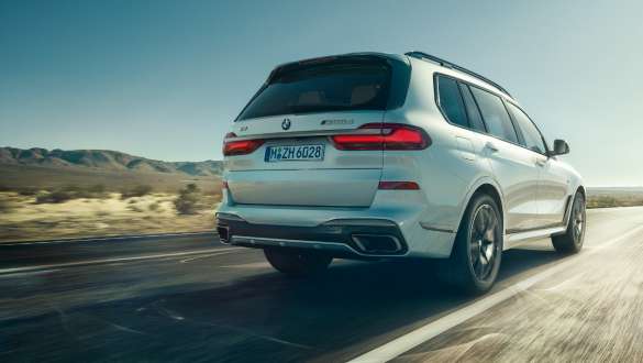 BMW X7 M avec Executive Drive Pro BMW X7 M avec réglage de suspension Executive Drive Pro, G07, vue de trois-quarts arrière