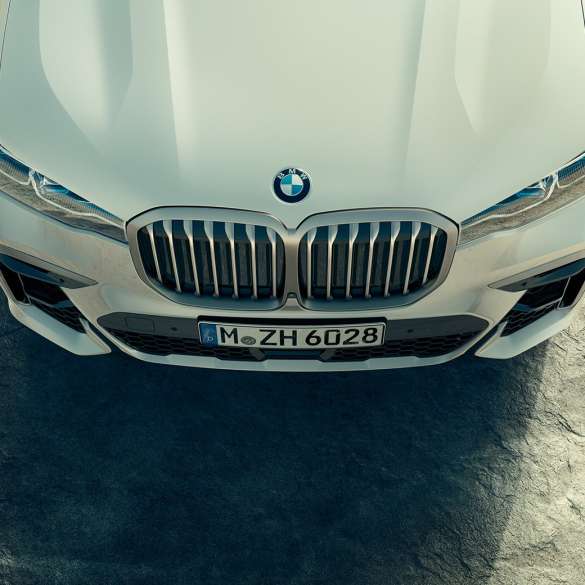 Voiture BMW X7 M, avant avec les naseaux BMW Voitures BMW X7 M M50d et M50i, vue en plan de l’avant et du capot, G07, 2019