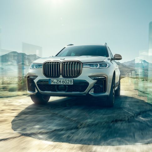 BMW X7 M50d, vue avant. BMW X7 M50d en Mineralweiß, vue avant, G07, 2019