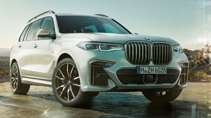 BMW X7 M, vue de trois-quarts avant BMW X7 M en Mineralweiß, à l’arrêt, vue de trois-quarts avant, G07, 2019