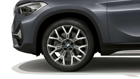 BMW X1 F48 LCI 19 jantes en alliage léger BMW X1 F48 LCI, gros plan sur les jantes en alliage léger de 19".