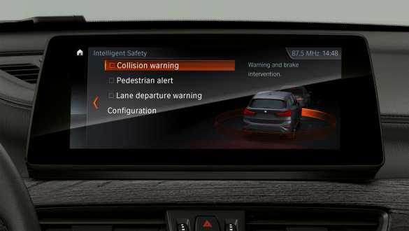 BMW X1 F48 LCI, Driving Assistant Pack Plus dans le concept d'affichage et de commande. BMW X1 F48 LCI, intérieur avec vue sur le Driving Assistant Pack Plus dans le concept d'affichage et de commande.