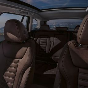 Sièges sport en cuir Vernasca Mokka de la BMW iX3 G08 Sièges sport en cuir Vernasca Mokka de la BMW iX3 G08 2020, habitacle