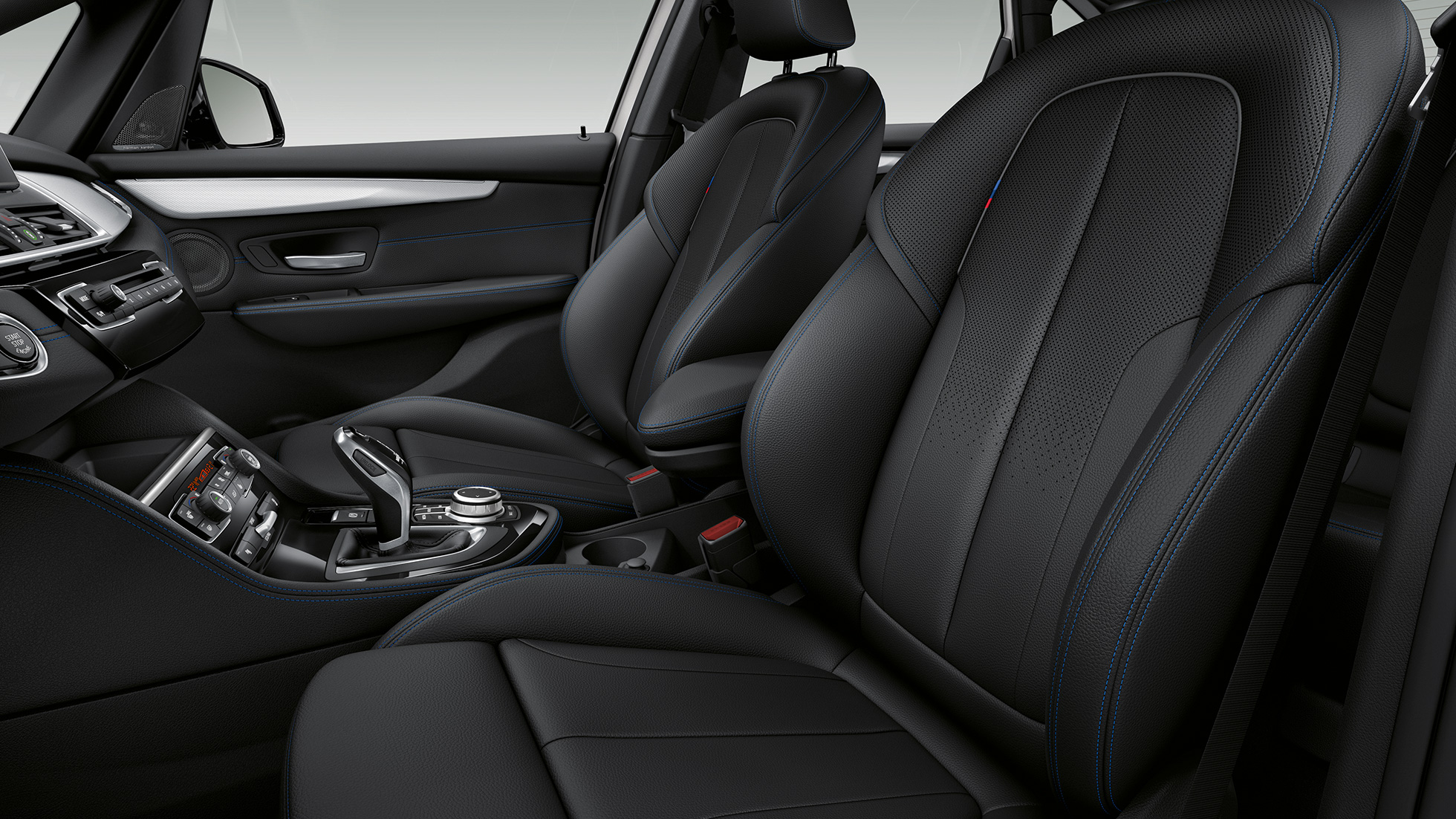 Sièges sport de la BMW Série 2 Active Tourer, Modèle M Sport Sièges sport de la BMW Série 2 Active Tourer 220d xDrive, Modèle M Sport F45 2018 habitacle