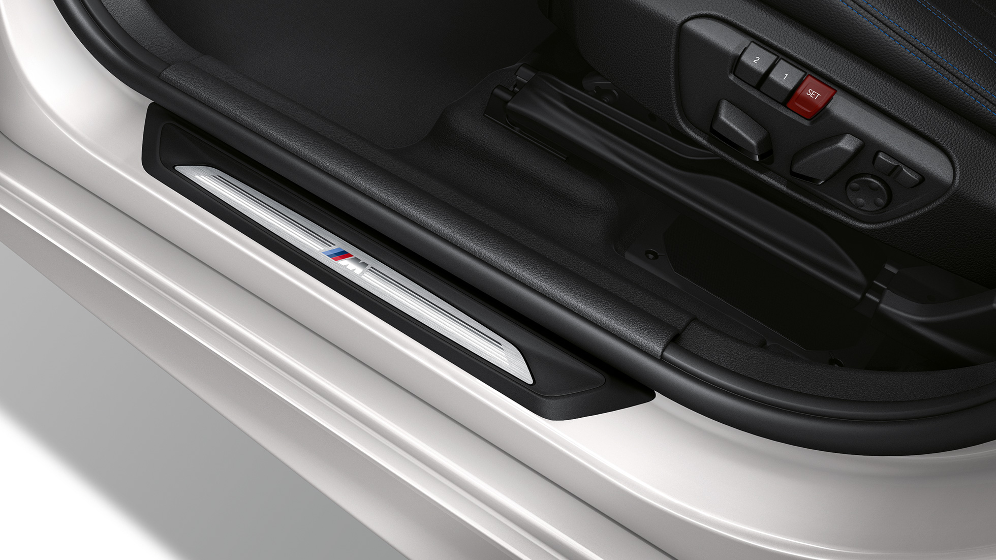 Seuils de portes de la BMW Série 2 Active Tourer, Modèle M Sport Seuils de portes de la BMW Série 2 Active Tourer 220d xDrive, Modèle M Sport F45 2018 Mineralweiß metallic, extérieur