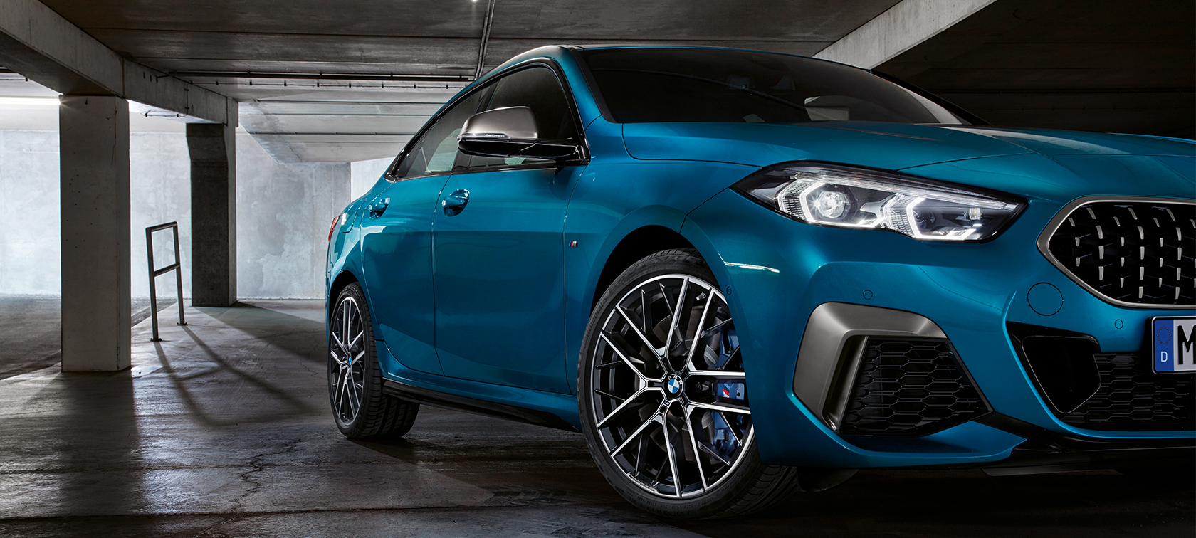 BMW Série 2 Gran Coupé, vue de trois quarts avant BMW Série 2 Gran Coupé Snapper Rocks Blau metallic F44, vue de trois quarts face