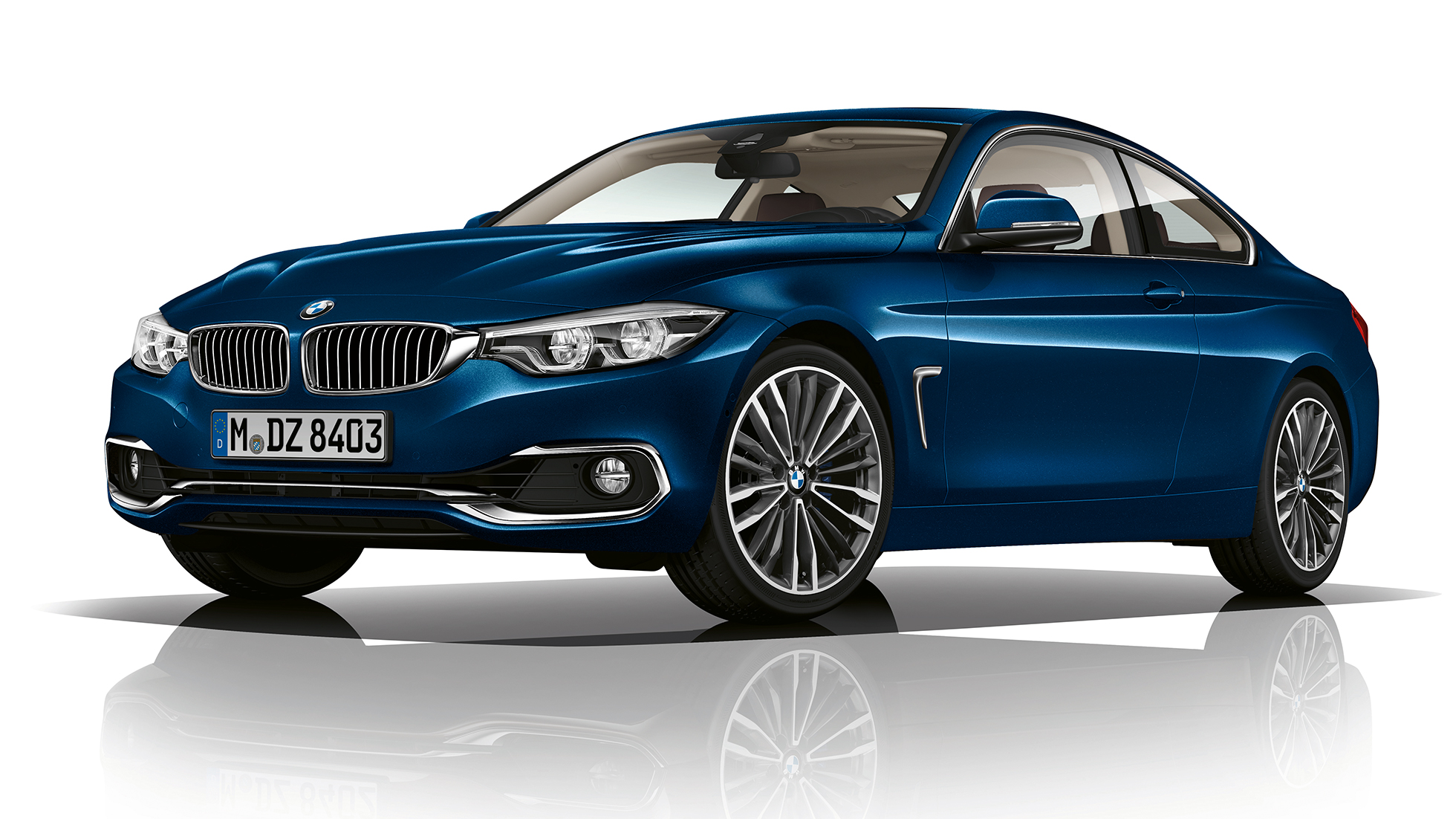 BMW Série 4 Coupé, Modèle Luxury, vue de trois quarts face BMW Série 4 Coupé, Modèle Luxury, vue de trois quarts face