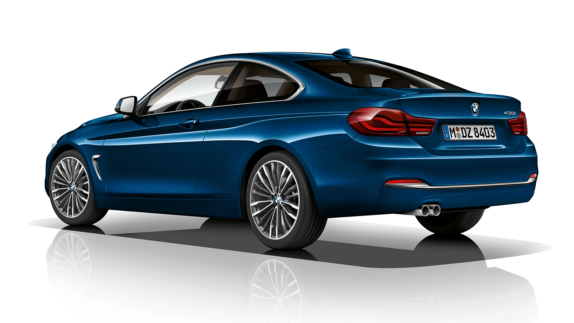 BMW Série 4 Coupé, Modèle Luxury, vue de trois quarts de la poupe BMW Série 4 Coupé, Modèle Luxury, vue de trois quarts de la poupe