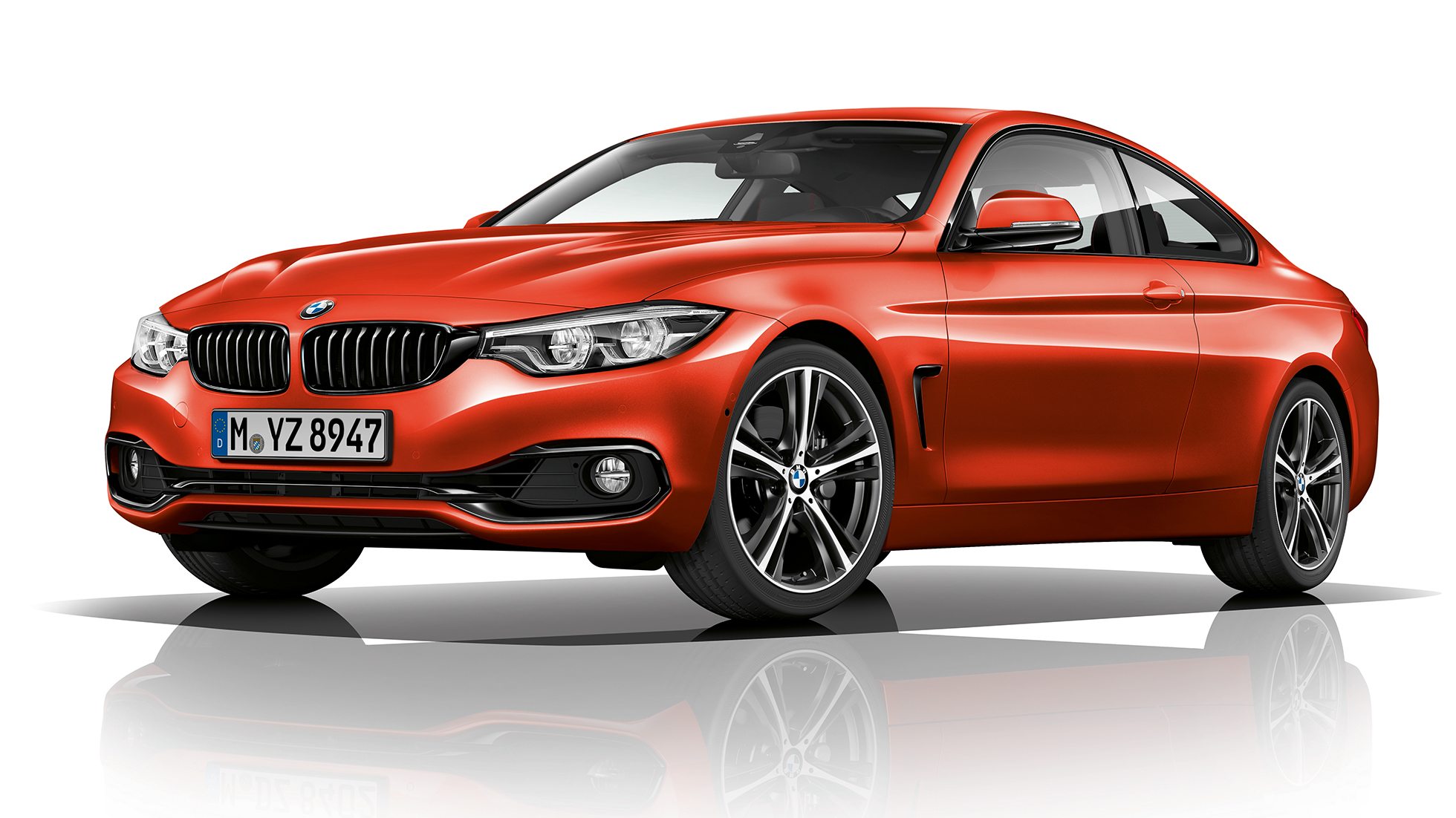 BMW Série 4 Coupé, Modèle Sport, vue de trois quarts face BMW Série 4 Coupé, Modèle Sport, vue de trois quarts face