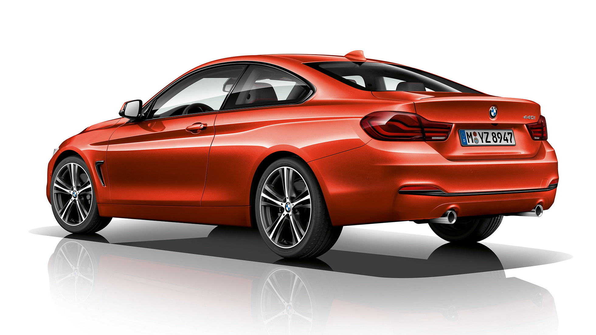 BMW Série 4 Coupé, Modèle Sport, vue de trois quarts de la poupe BMW Série 4 Coupé, Modèle Sport, vue de trois quarts de la poupe