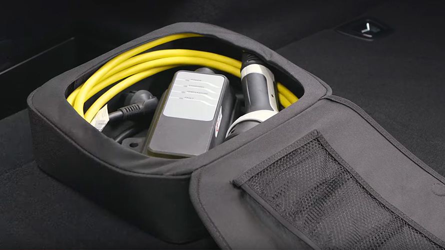Accessoires de recharge pour BMW Plug-in Hybrid dans un sac BMW Série 5 Berline G30 Accessoires de recharge pour BMW Plug-in Hybrid dans un sac gros plan