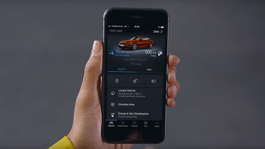Smartphone avec App BMW Connected BMW Série 5 Berline G30 Smartphone avec App BMW Connected gros plan