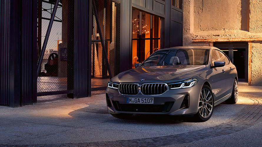 BMW Série 6 Gran Turismo 640i xDrive G32 2020 Berninagrau, vue de trois quarts avant dans un hall 