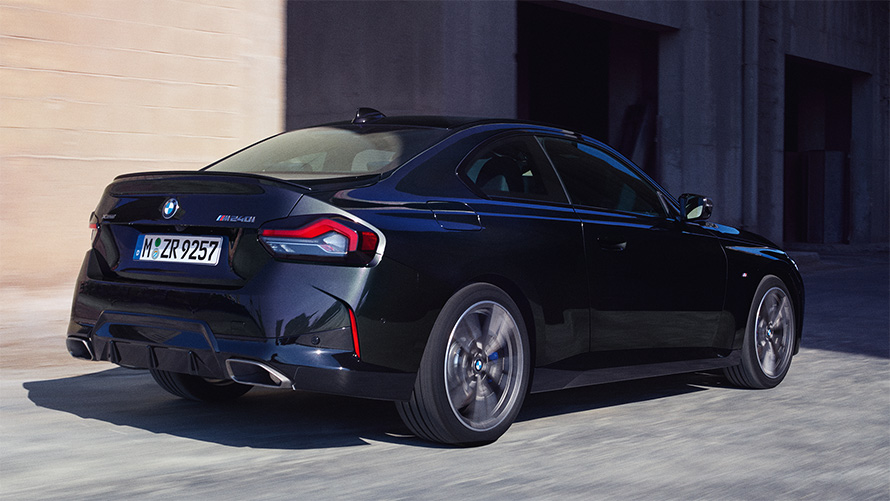 Poupe athlétique BMW M240i G42