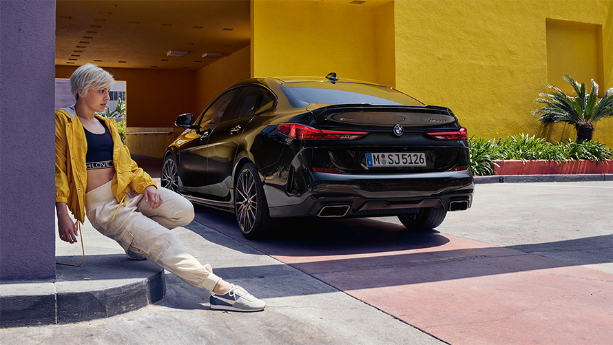 Ligne de coupé BMW M235i xDrive Gran Coupé F44 2020 Black Sapphire metallic, vue latérale de trois quarts