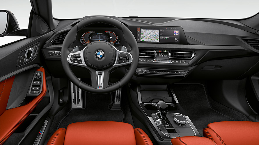Poste de conduite orienté vers le conducteur de la BMW M235i xDrive Gran Coupé F44 2020, intérieur