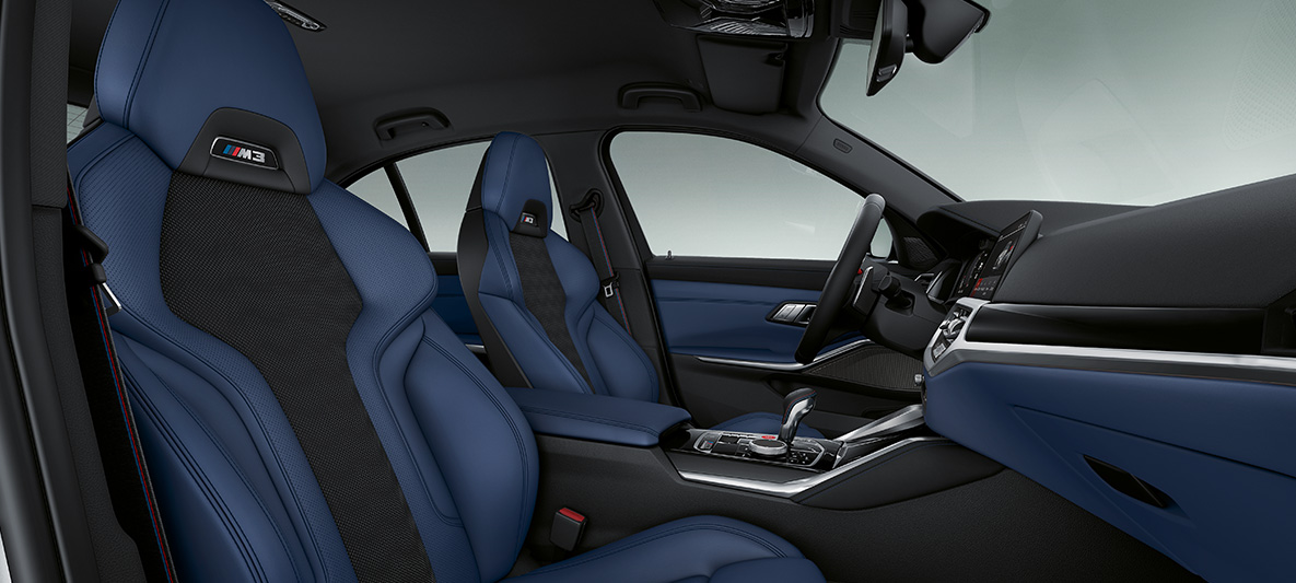 Inserts de décoration BMW Individual en Merino Fionarot/Schwarz BMW M3 Berline 2020 G80, habitacle Inserts de décoration BMW Individual en Pianolack Schwarz avec incrustation en Perlglanz Chrom BMW M3 Berline G80 2020, Intérieur