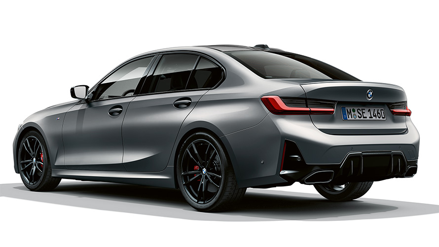 BMW M340i xDrive Berline G20 BMW Individual Frozen Pure Grey métallisé vue de trois quarts arrière becquet arrière M