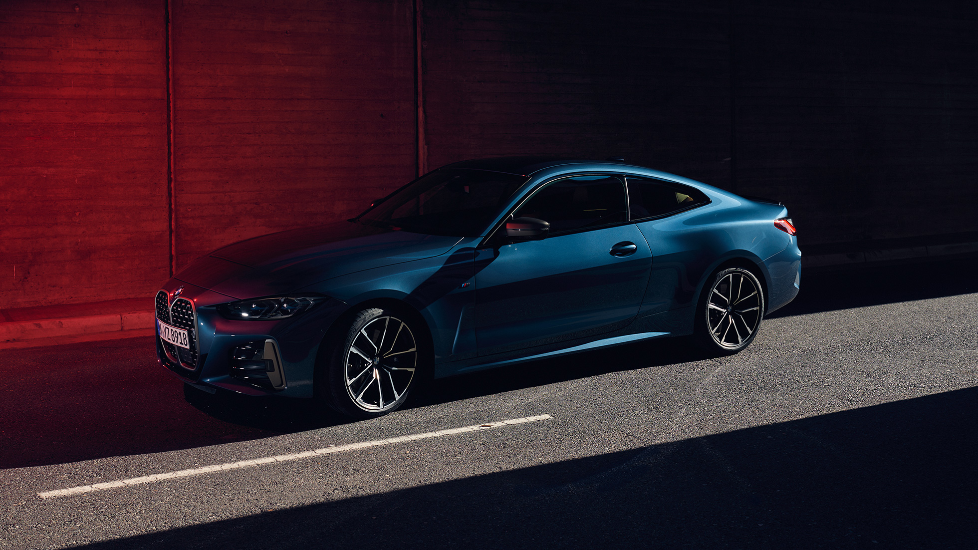 Vue de profil ligne de toit BMW M440i xDrive Coupé G22 2020 BMW M440i xDrive Coupé Arctic Race Blue metallic G22 2020 vue de trois quarts de profil ligne de toit