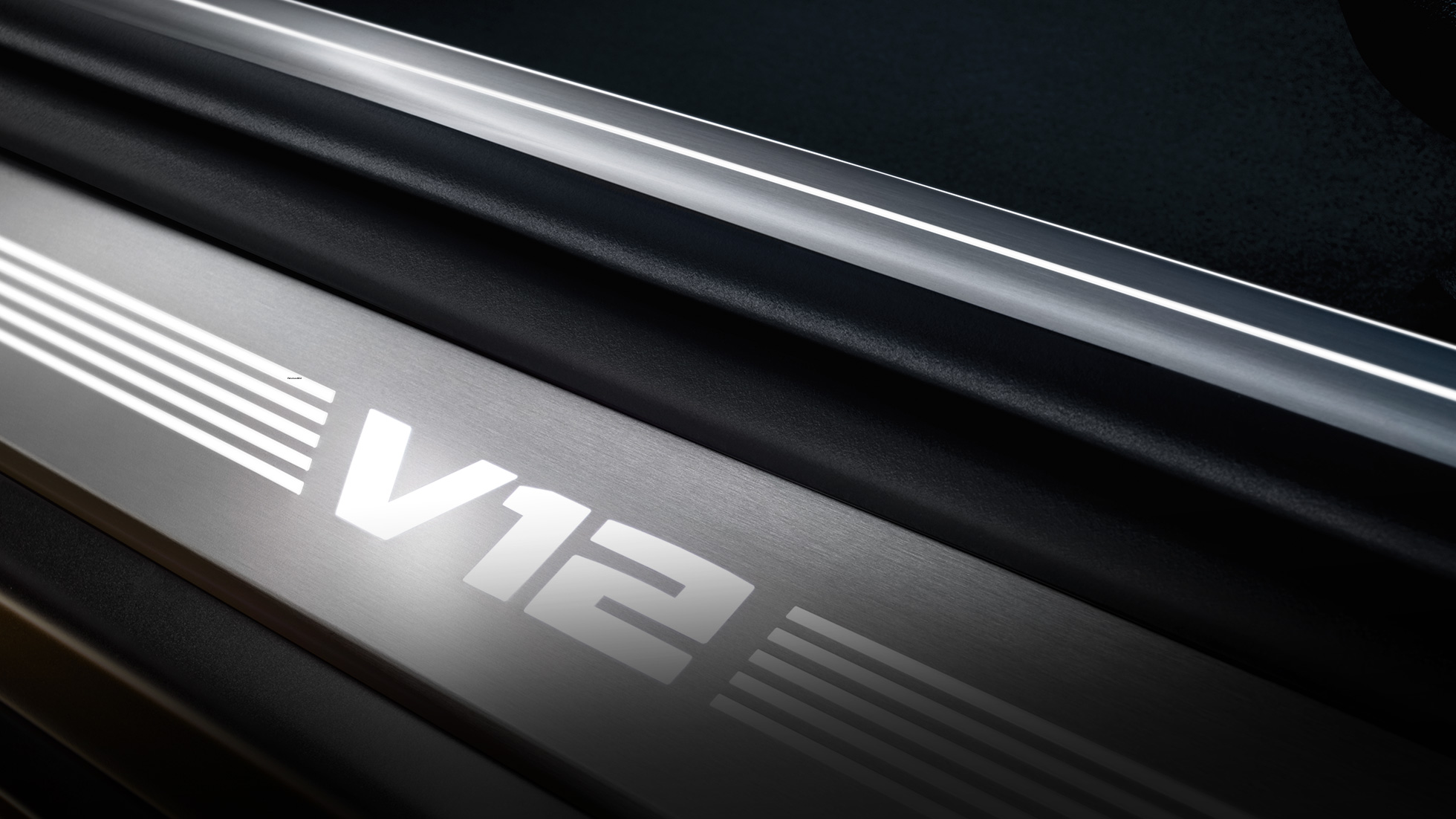 Seuils de porte BMW avec logo V12 BMW M760Li xDrive Berline, intérieur de la BMW M760Li