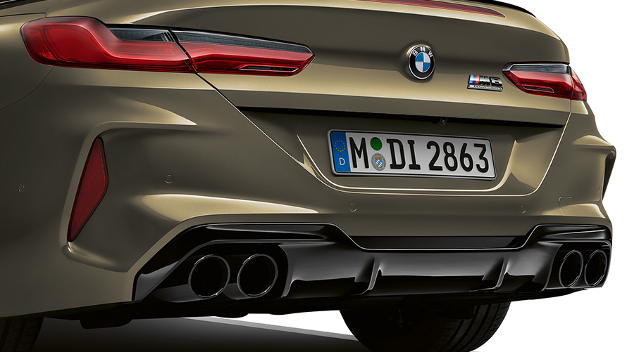 La nouvelle BMW M8 Competition Cabrio F91 LCI restylage 2022 BMW Individual Brass metallic vue arrière en gros plan