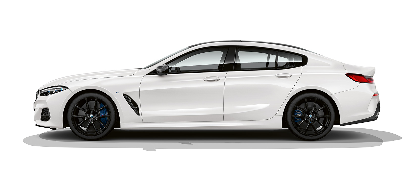 Vue de profil de la BMW M850i xDrive Gran Coupé Vue latérale de la BMW M850i xDrive Gran Coupé G16 2019 en BMW Individual Mineralweiß