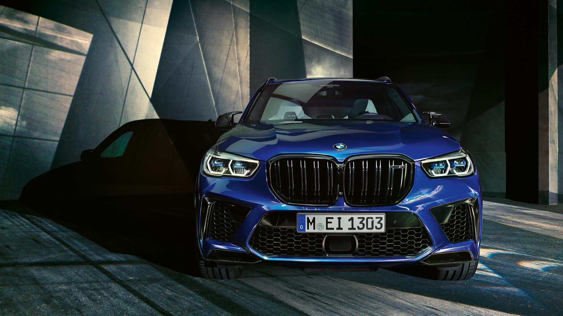 Design extérieur BMW X5 M Competition Design extérieur de la BMW X5 M Competition F95 2020 en Marina Bay Blau metallic, vue de face