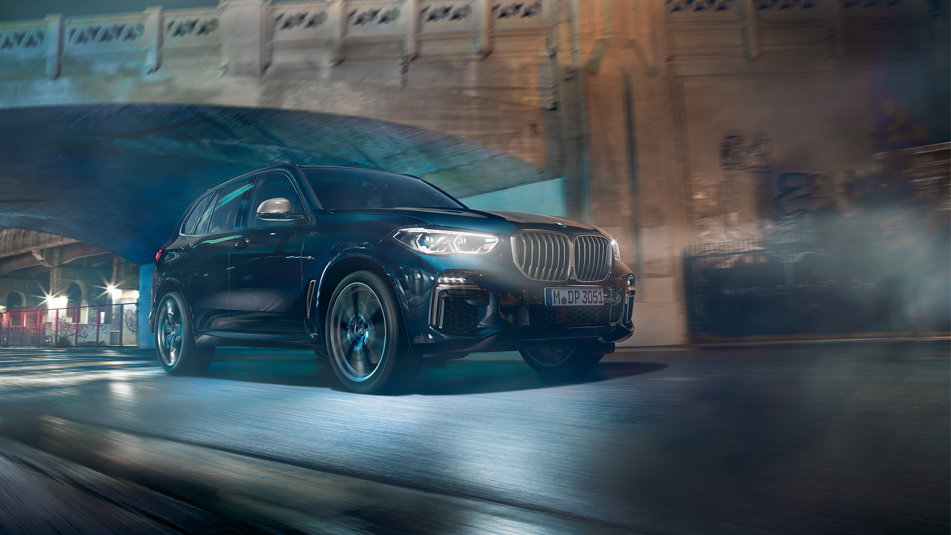 BMW X5 M50i avec moteur essence V8 M TwinPower Turbo BMW X5 M50i avec moteur essence V8 M TwinPower Turbo, en Carbonschwarz metallic G05, vue de trois quarts de profil