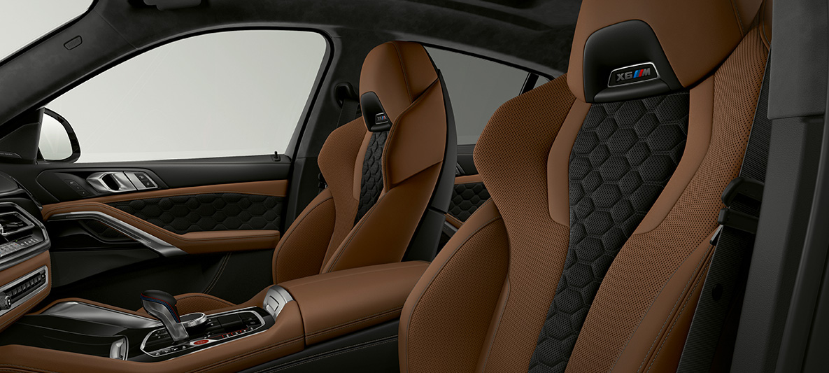 Sièges M multifonctions de la BMW X6 M Sièges M multifonctions avec logo X6 M, BMW X6 M F96 2020, habitacle