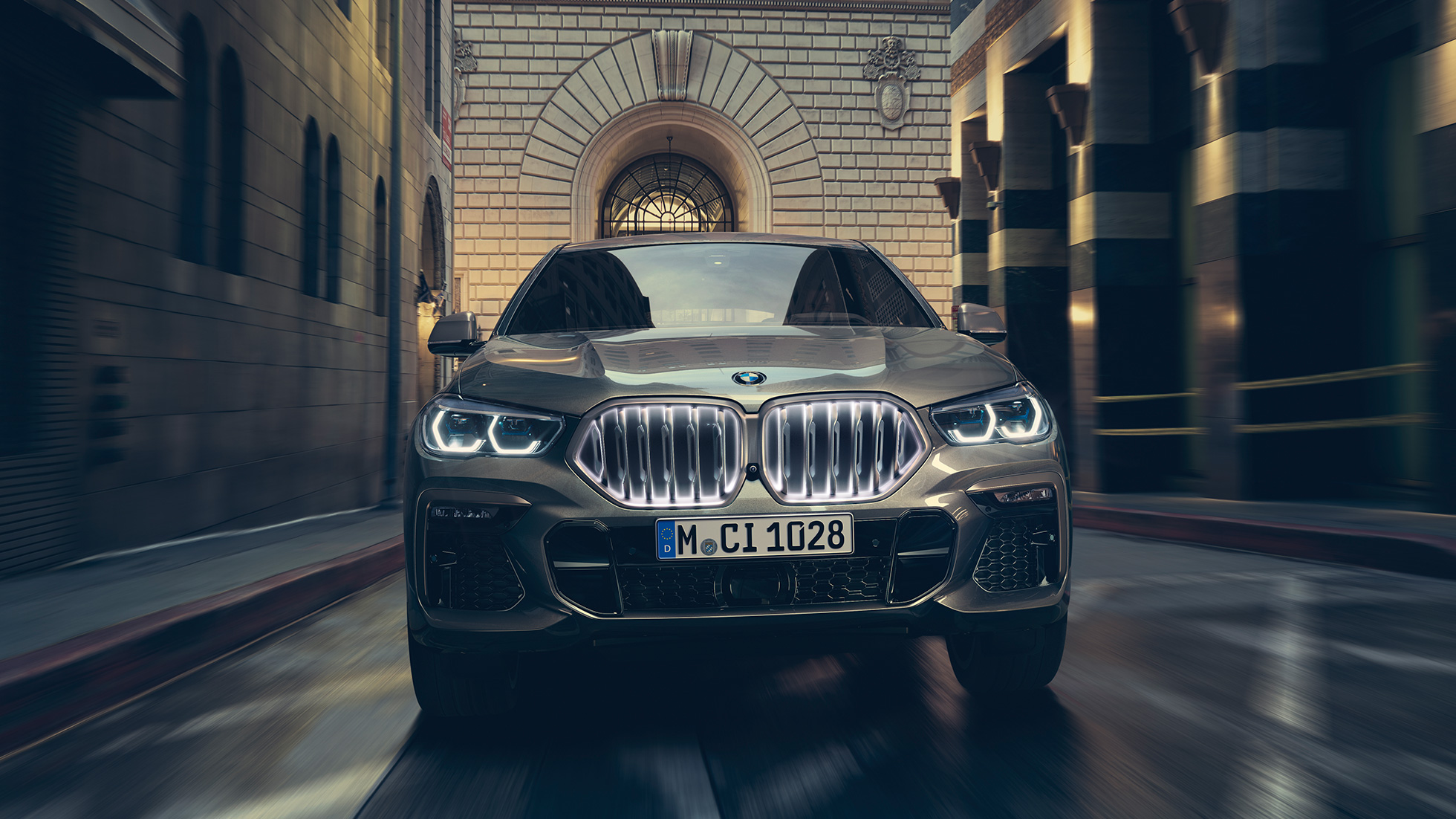 BMW X6 M50d avec moteur diesel 6 cylindres M TwinPower Turbo BMW X6 M50d avec moteur diesel 6 cylindres M TwinPower Turbo, vue avant Manhattan metallic G06