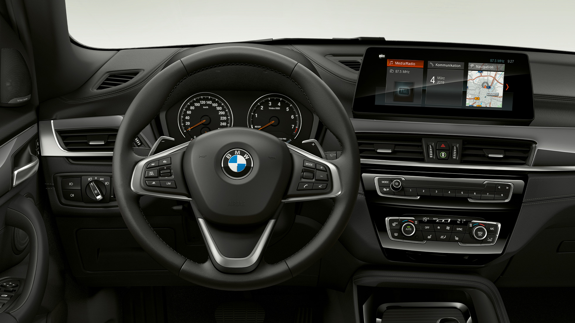 BMW X1, Modèle xLine, intérieur BMW X1, Modèle xLine, intérieur avec vue sur le poste de conduite