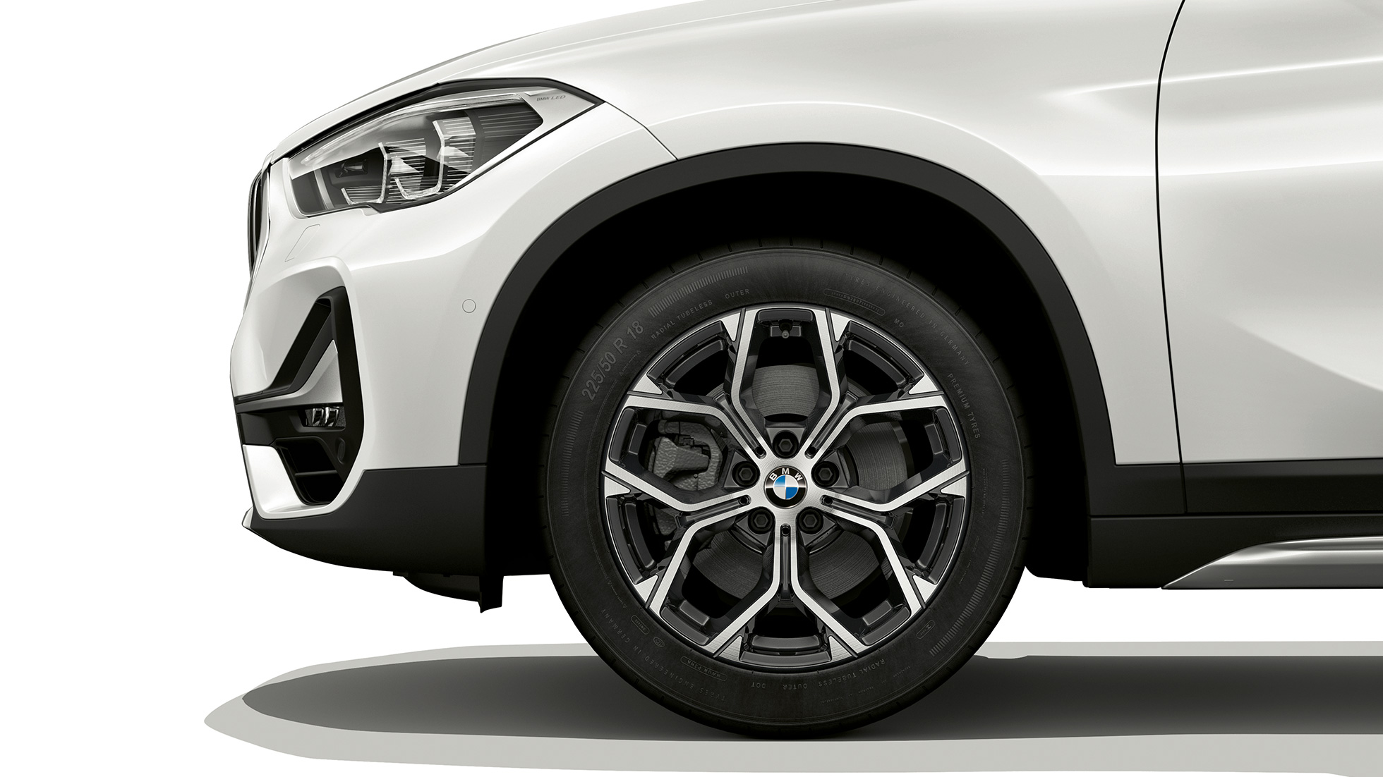 BMW X1, Modèle xLine, jante en alliage léger BMW X1, Modèle xLine, vue de profil avec gros plan sur les jantes en alliage léger