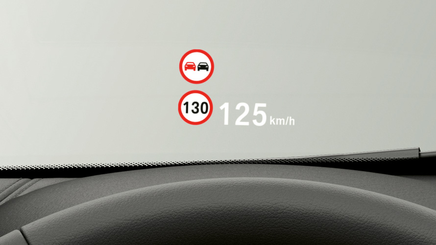 Head-up Display. Intérieur de la BMW X1, vue sur le Head-Up Display.