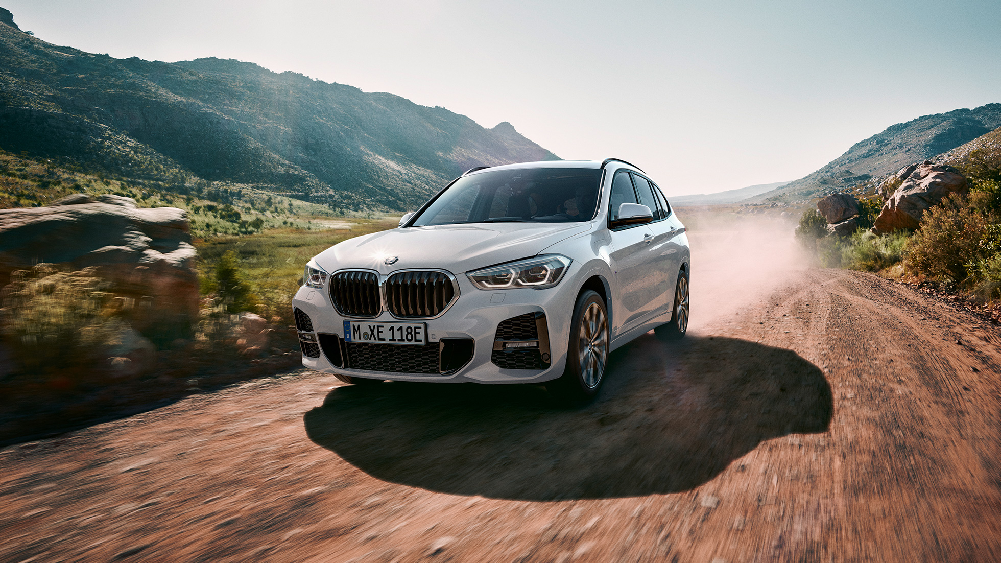 BMW X1 Plug-in Hybrid xDrive25e F48 BMW X1 Plug-in Hybrid xDrive25e F48 2019 en conduite, vue de trois quarts avant